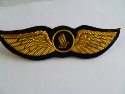 singaproe air pilot wing bullion  2 c/bs on back as new cond