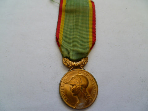 france encouragement and devotion medal