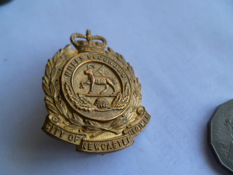 aust army city of newcastle cap badge vietnam period