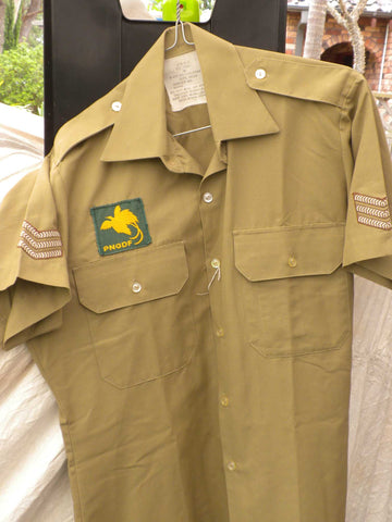 AUSTRALIA  army PNG shirt ex  cond