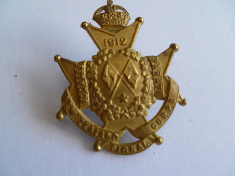 NZ army collar badge for signals ex cond
