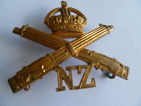 NZ army cap badge machine gun regt m/m gaunt