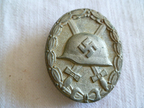 GERMAN WWII SILVER WOUND BADGE maker 100