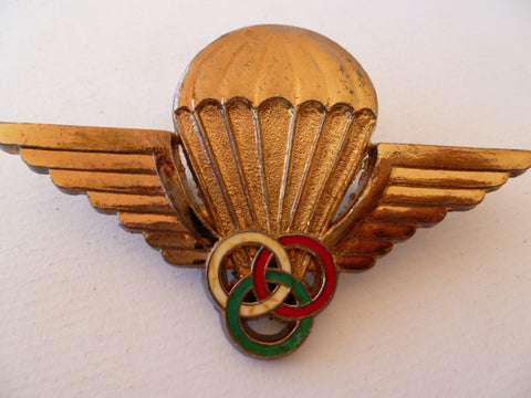 MALAGASY a/b french style badge instr