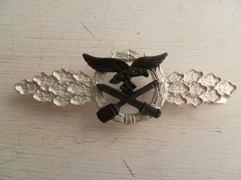 GERMAN WWII REPRO badge L/W close combat clasp silver