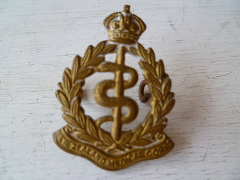 NEW ZEALAND  medical COLLAR badge brass lugs k/c ww2