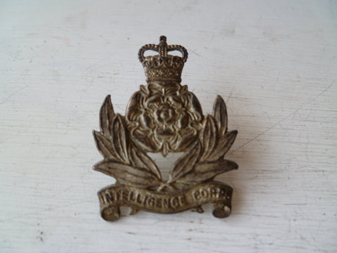NEW ZEALAND  intelligence corp cap badge  metal screw lugs