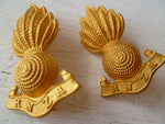 NEW ZEALAND  rnza collar badges pair metal gold