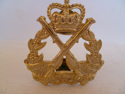 AUSTRALIA 1960s on c/b type aust inf cap badge anod