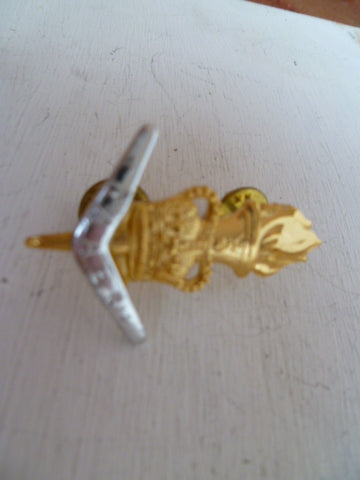 AUSTRALIA 1965 on c/b type education corp cap badge w/m