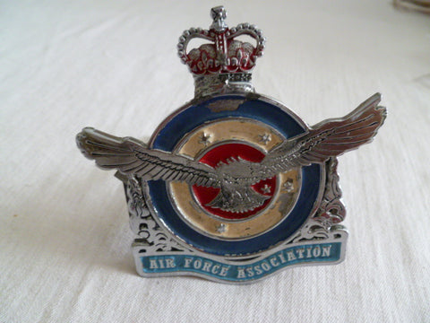 car badge for RAF assn q/c has backing plate and nuts