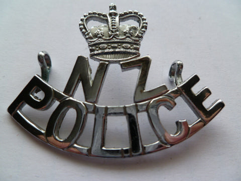 NEW ZEALAND POLICE  old 1960s cap badge