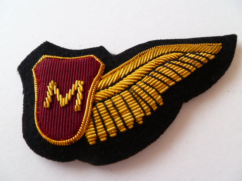 AIRLINE 1/2 WING bullion  M on red shield