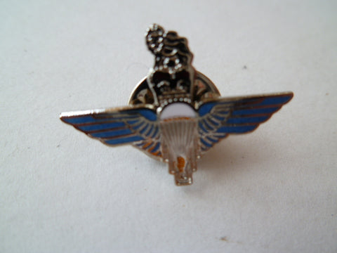 BRITAIN PARATROOPER  lapel badge