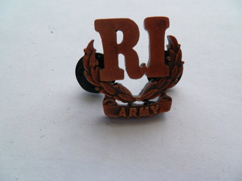 AUSTRALIA army bz RI badge scarce