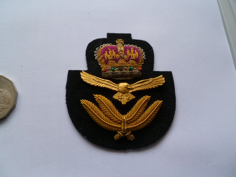 AUSTRALIA  raaf bullion cap badge QEII..........pn