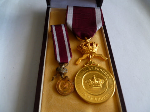 belgium cased f/s medal of gold kroonorder and mini