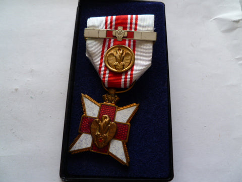 belgium red cross   medal cased w/bar and badge