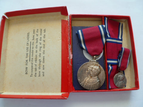 brit 1935 jubilee medal full size and mini in case