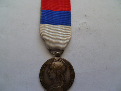 france travail industrie medal