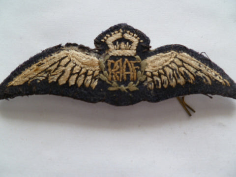 australia RAAF cloth wing f/size has metal plate on back