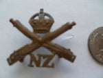 NZ machine gun regt collar badge m/m gaunt london
