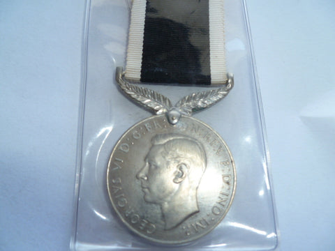 NZ ww2 service medal good cond genuine