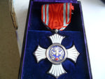 jap ww2 medal red cross order in silver cased ex cond